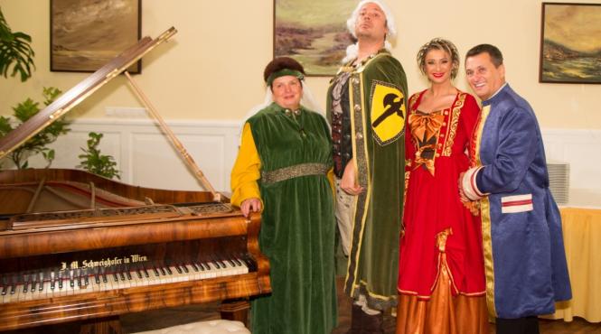 poftiti la munca dan helciug banuiesc ca atunci cand s a nascut toate ursitoarele lui nea marin se certau in gura mare