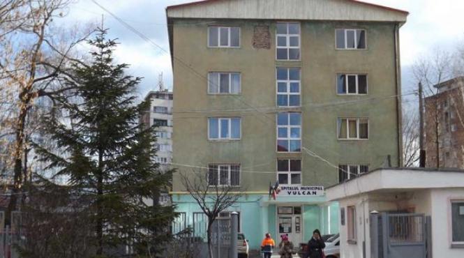 scandal la spitalul din vulcan o doctorita si alte doua asistente la un pas de viol de fata cu politistii