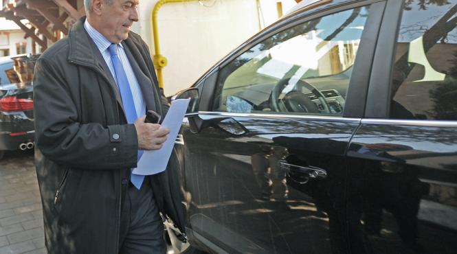 tariceanu mai presus de constitutie nu exista nimic intre constitutie si dumnezeu nu este nici presedintele