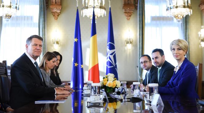 un sambure de alianta pe dreapta