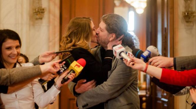 iubita lui remus cernea fotografie cu decolteu generos unde a aparut si care e motivul