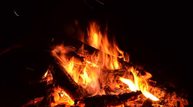 un barbat a murit intr un incendiu care i a distrus locuinta