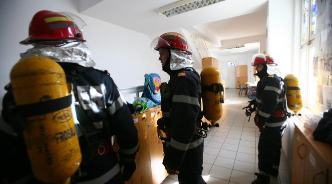 tulcea circa 40 de persoane evacuate dintr un centru de plasament