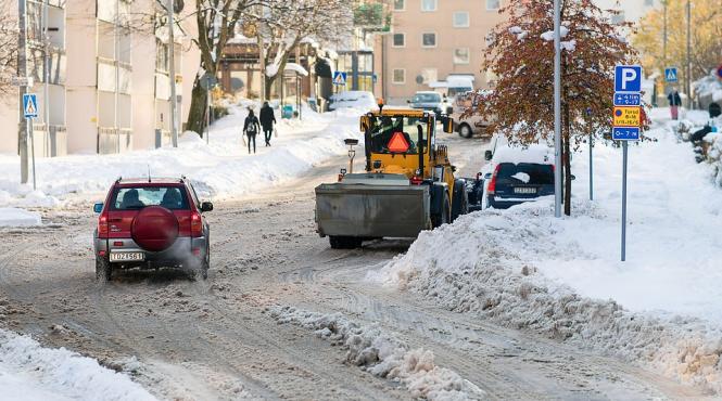 ninsoarea si vizibilitatea redusa ingreuneaza traficul din maramures