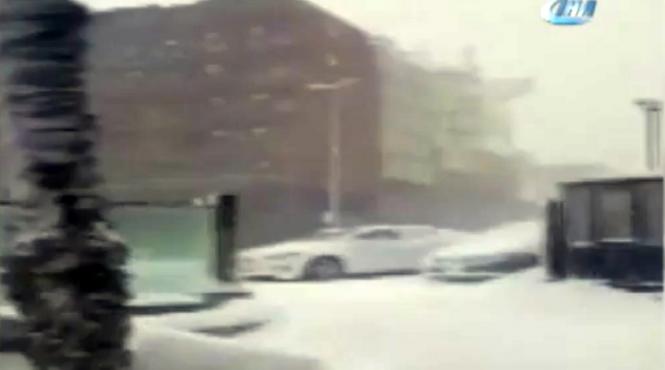 video un vapor incarcat cu containere a ras malul bosforului din cartierul tarabya din istanbul