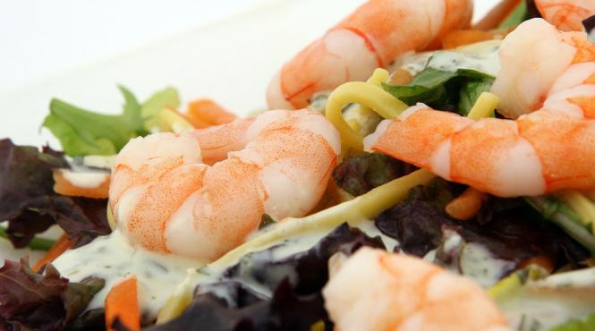 reteta zilei creveti cu legume si cascaval