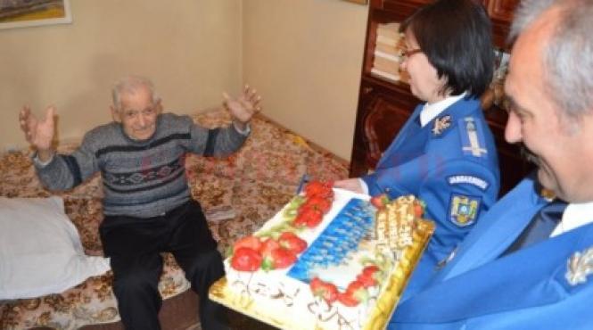 are 106 ani si este cel mai longeviv veteran de razboi din oltenia ce amintiri are generalul stoicheci