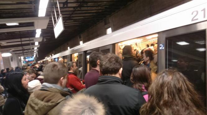 isu bif echipaje la metrou se transmit mesaje pentru evitarea supraaglomerarii