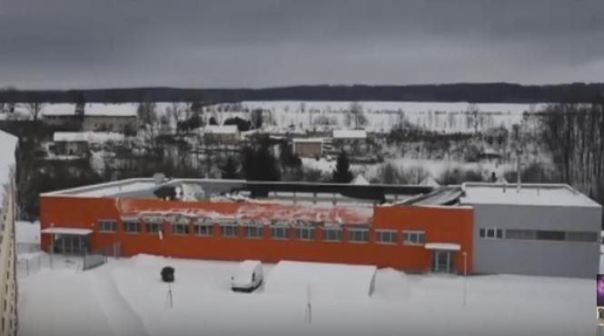 au fugit disperati din calea catastrofei acoperisul unei sali de sport era sa cada peste copii