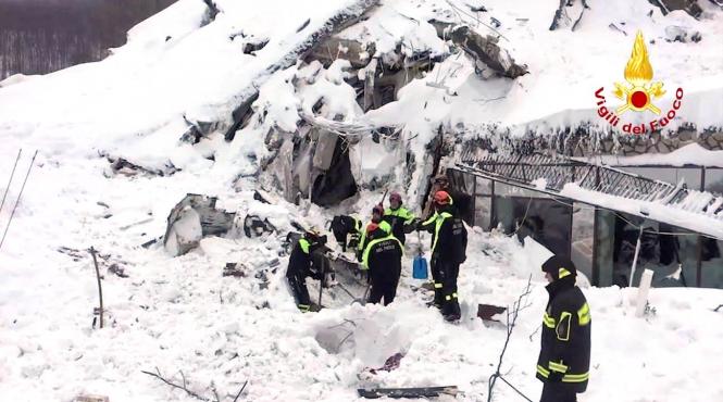 avalansa in italia alti patru supravietuitori au fost extrasi de sub zapada si daramaturi