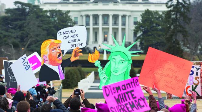 donald trump isi incepe mandatul cu stangul