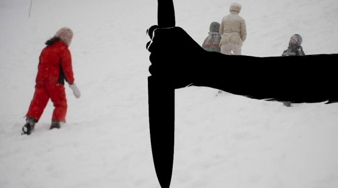 prahova barbat cu afectiuni psihice retinut dupa ce a alergat copii pe strada cu un cutit in mana