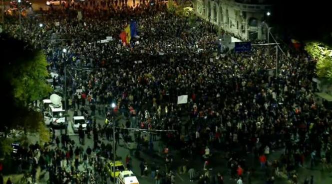 protest bucuresti peste 500 de persoane protesteaza in fata guvernului