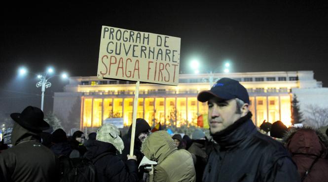 protest bucuresti trafic rutier inchis pe kiseleff si aviatorilor circa 10 000 de oameni in fata guvernului
