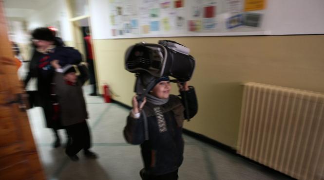 doi din trei elevi din capitala nu invata in siguranta