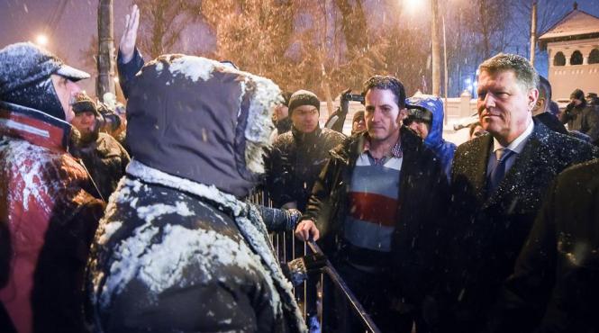 iohannis a iesit aseara printre pesedisti