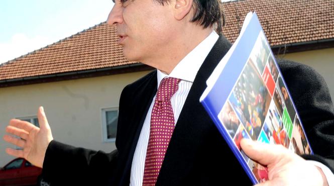 printul vrea tot domeniul complex castel lapusna