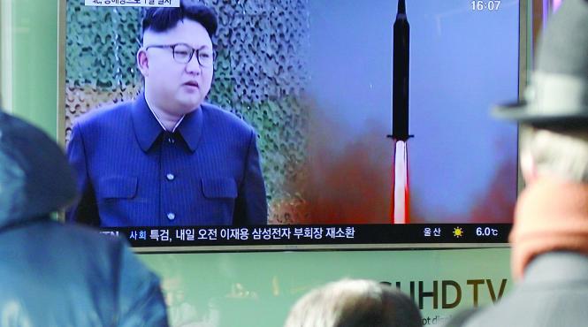 noul lider american este testat de o racheta nord coreeana