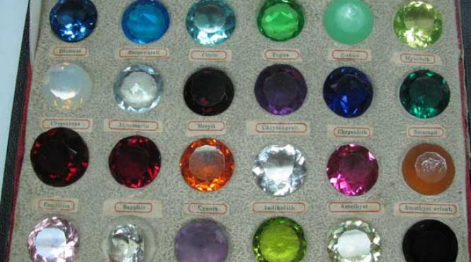 unic pe plaiuri mioritice singurul muzeu de gemologie din romania