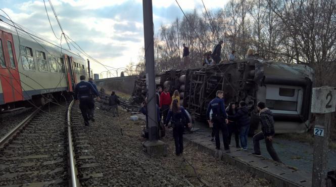 belgia un mort si 25 raniti in urma deraierii unui tren in apropierea orasului louvain