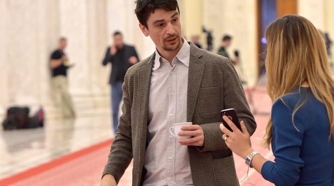 un deputat usr a mancat saratele din cosul de gunoi