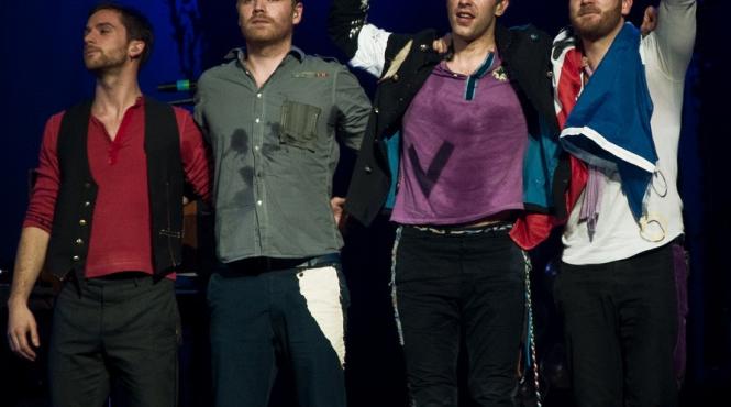 coldplay a lansat o piesa destinata aniversarii de 40 de ani a solistului chris martin