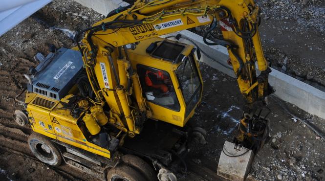 un excavator a fisurat o conducta de gaze in zona branesti ilfov traficul pe dn3 bucuresti calarasi oprit