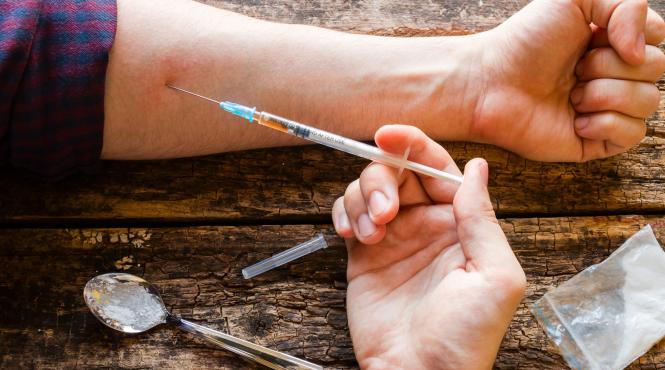 ofiter acoperit droguri la pret de sandwich in bucuresti