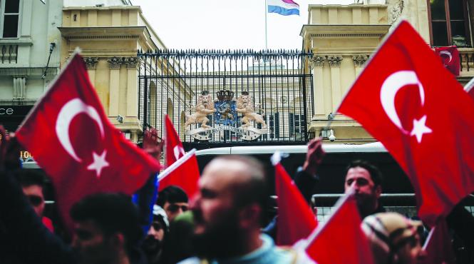 soc diplomatic turcia declara razboi olandei