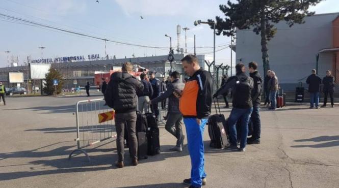 aeroportul din sibiu evacuat din cauza unui pachet suspect