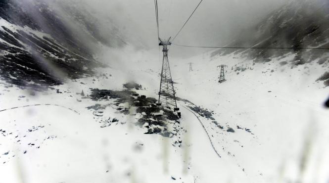 un snowborder si un schior au scapat din avalansele de la balea