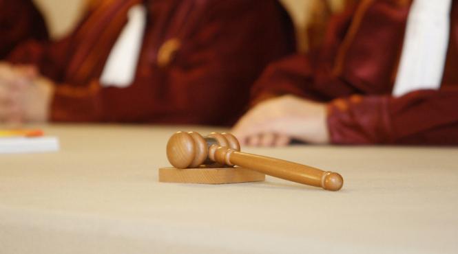 ccr amana pronuntarea pe articolul care interzice persoanelor condamnate sa fie membri ai guvernului