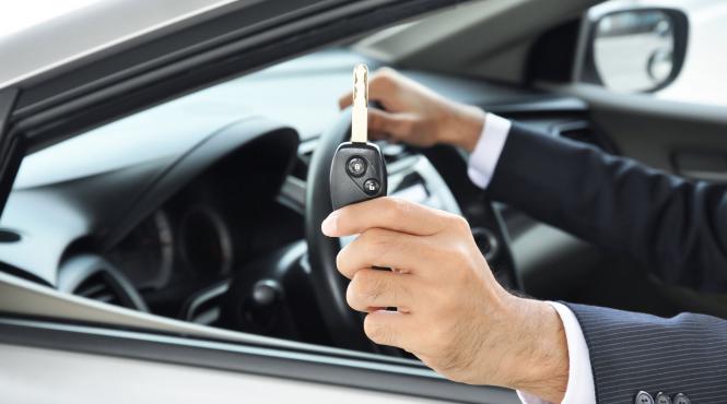 p si tu poti apela la servicii de rent a car