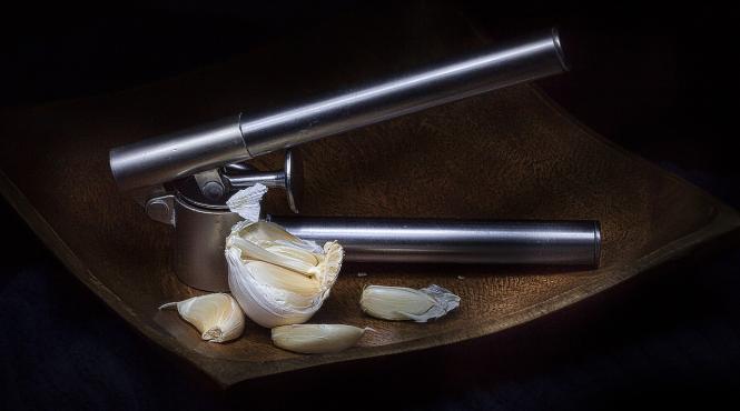 de ce e bine sa dormi cu usturoi sub perna