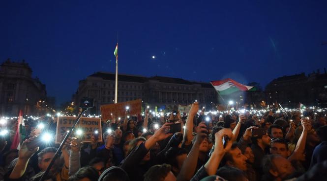 ungaria mii de manifestanti au manifestat la budapesta in sprijinul ceu