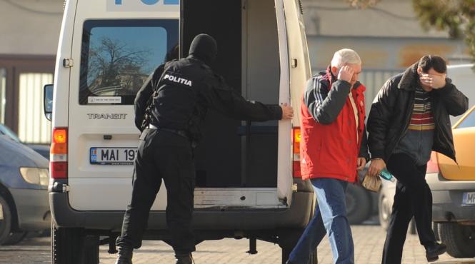 vaslui sase persoane intre care un politist de frontiera retinute pentru contrabanda cu tigari