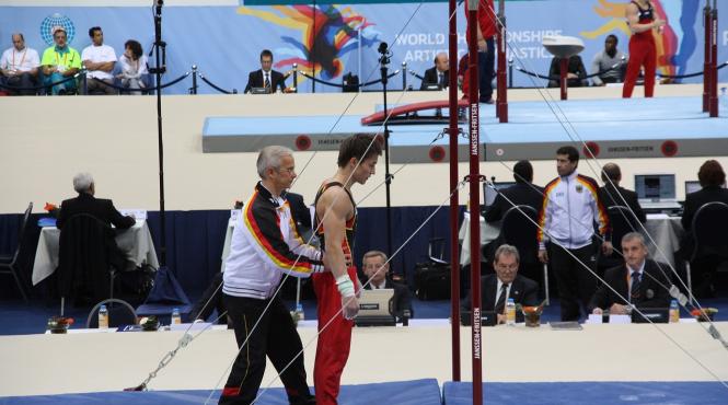 alerta la cluj laurentiu nistor accidentat la spate a fost scos cu targa din sala de concurs