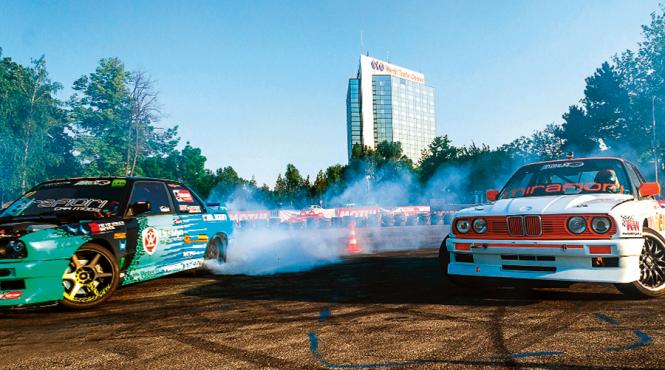 masini si spectacol la salonul auto de primavara