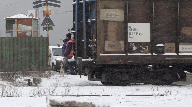 rafic feroviar intrerupt intre timisul de sus si darste linia de contact rupta de copaci prabusiti de vant