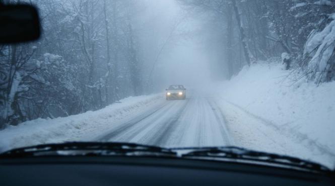 avertizare pentru soferi nu trebuie sa circulati fara anvelope de iarna circulatia a fost restrictionata pe drumurile afectate de ninsori