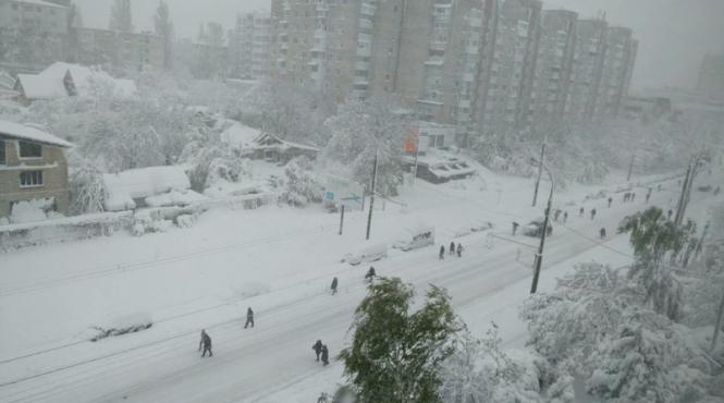 galerie foto la chisinau este dezastru tot orasul este acoperit cu un strat gros de zapada