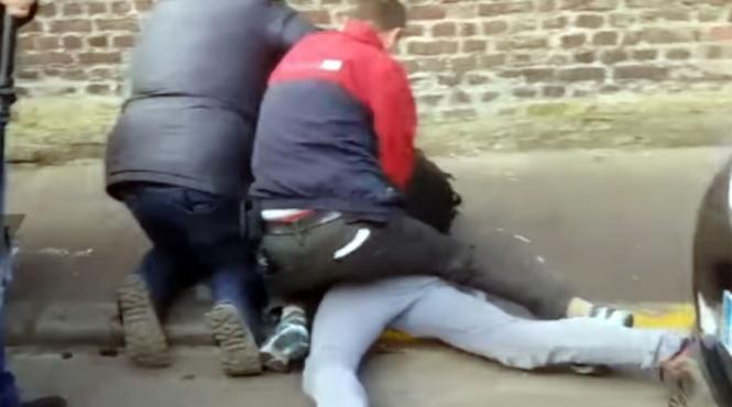 video jurnalisti bruscati in fieful candidatei de extrema dreapta marine le pen