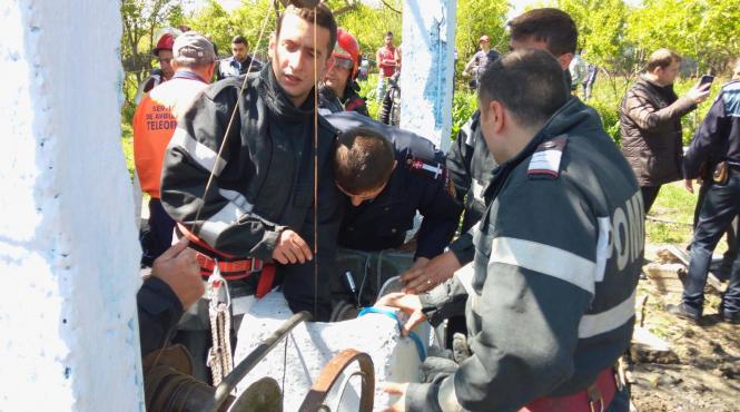 teleorman salvarea copilului merge dificil salvatorii trebuie sa sape 16 m in adancime