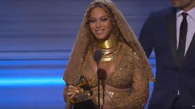 beyonce ofera patru burse femeilor care studiaza artele creative muzica literatura si studiile afro americane