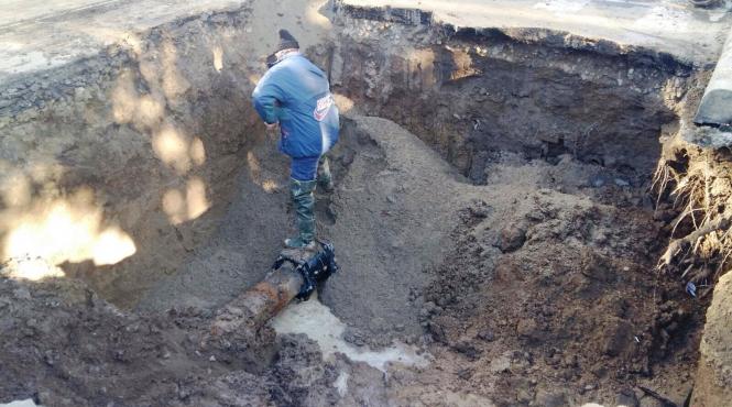 galerie foto trafic blocat pe o strada principala din braila din cauza unei surpari in carosabil