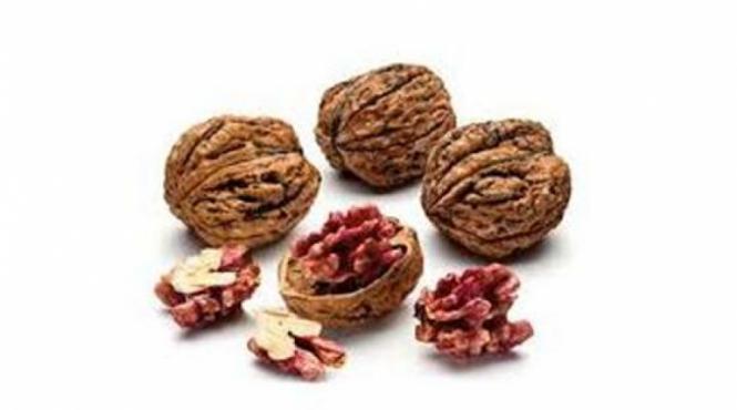 nucile cu miez rosu create de om in beneficiul sanatatii