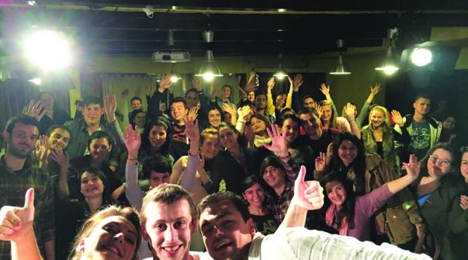 o seara in cuibul artistilor teatru si vin din partea casei