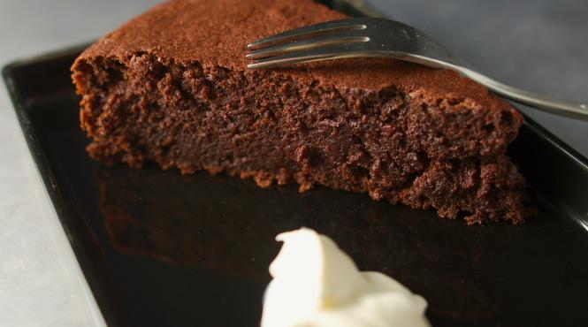 reteta zilei negresa cu sos de ciocolata si inghetata de vanilie