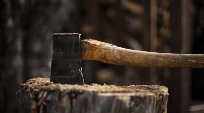 un barbat din botosani si a amputat singur un picior