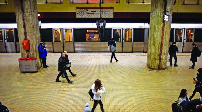 studentii cer program non stop la metrou
